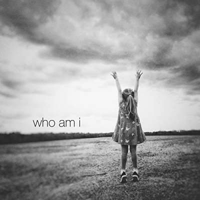 Lizi Bailey - Who Am I