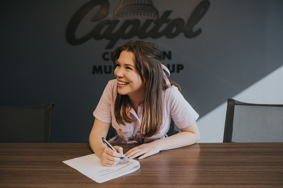 Capitol CMG Signs Rachel Mac - NBC The Voice Finalist