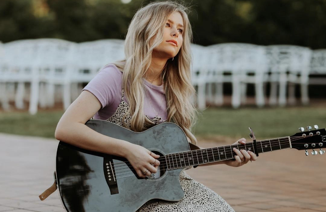 15-Year Old Singer-Songwriter, Estella Kirk, Debuts First EP 'Bright Side'