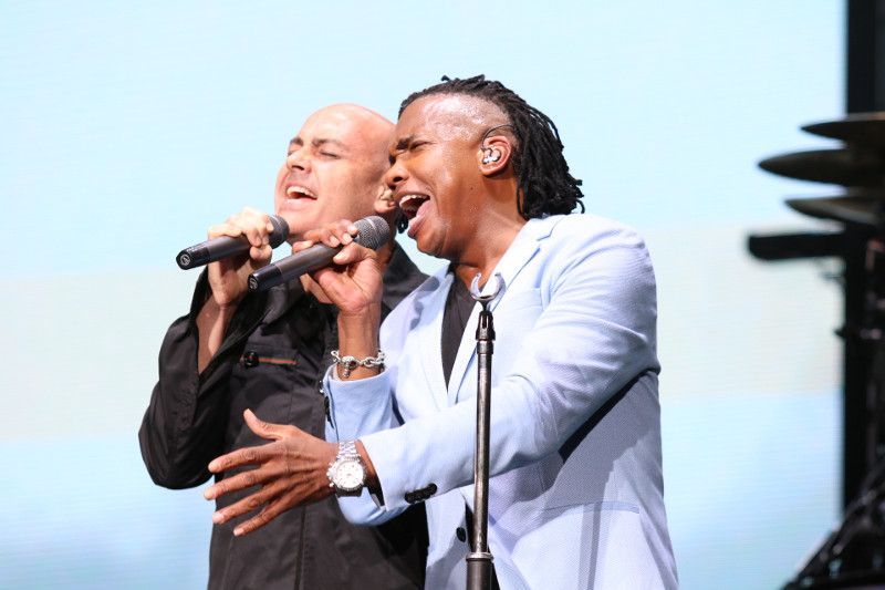 Peter Furler Performs With Newsboys At Kingdom Bound Festival For 'The Cross Has The Final Word'